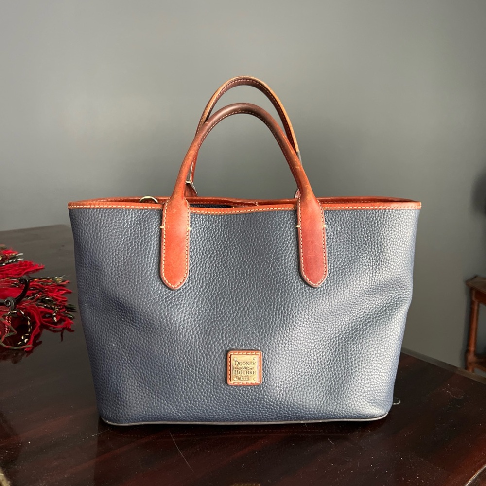 Dooney & Bourke Classic Preppy Nauti Navy Pebble Grain Leather Leisure Tote Bag